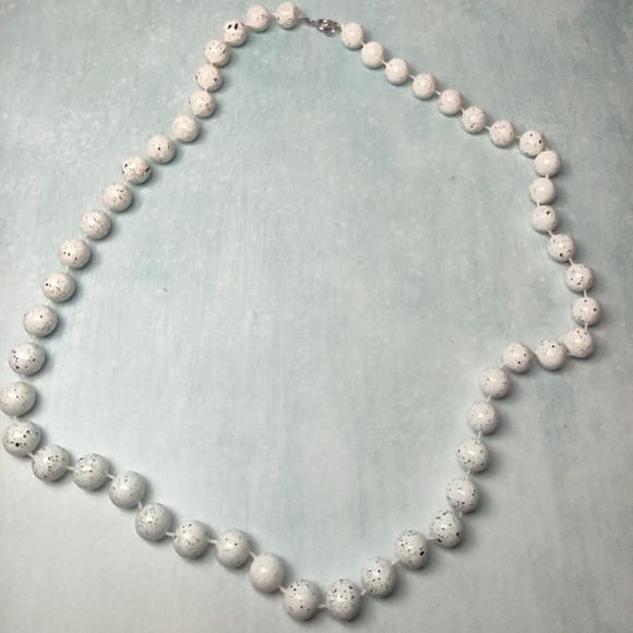 👍 5 for $20 Simple Black & White Speckled Beads Necklace - Picture 4 of 4